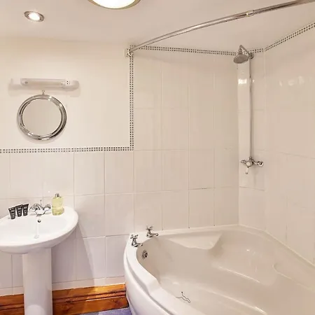 Host & - The Arches * 솔트번바이더씨