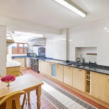 Host & - The Arches 펜션