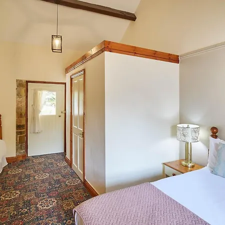 Host & - The Arches 솔트번바이더씨