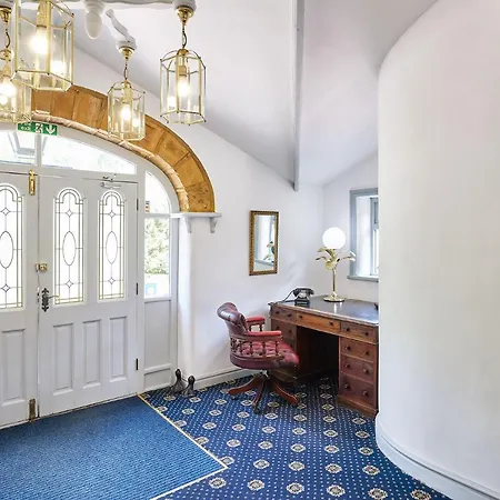 Host & - The Arches * 솔트번바이더씨